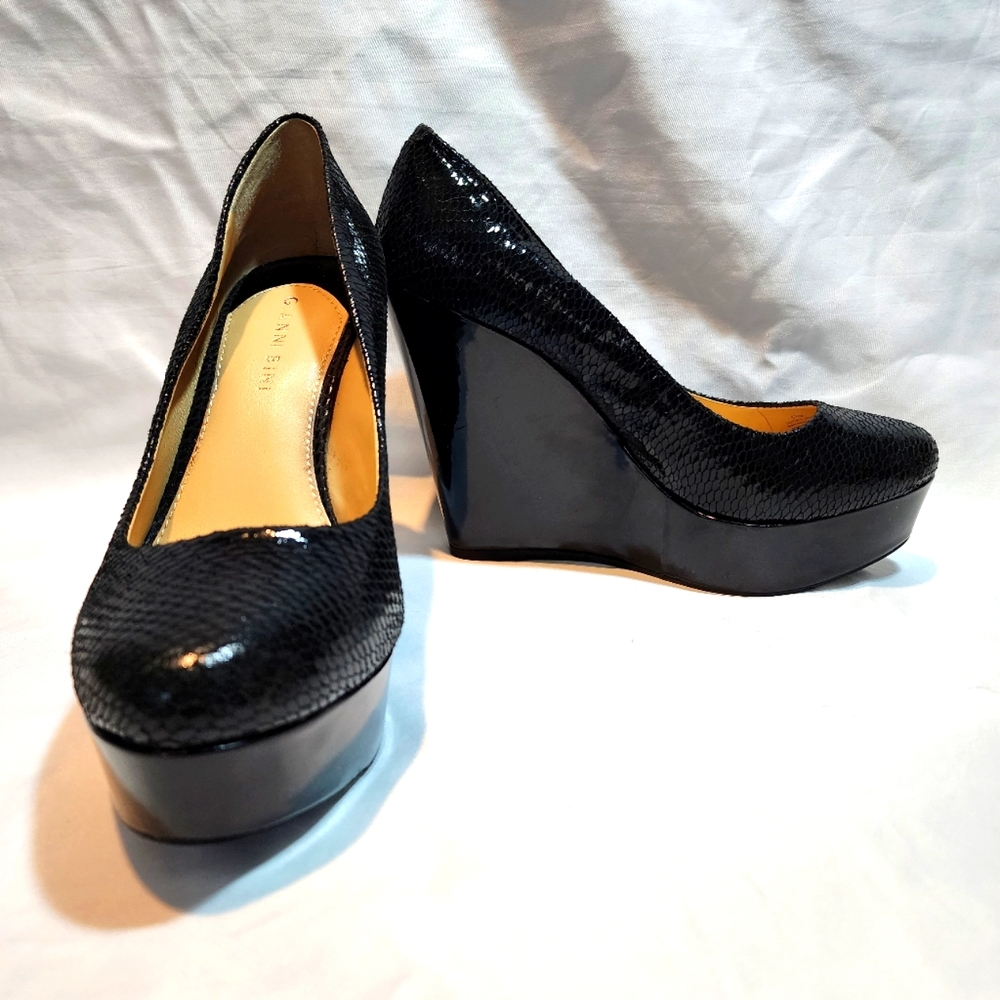 Gianni Bini Lizzie Wedge Pump sz 9.5